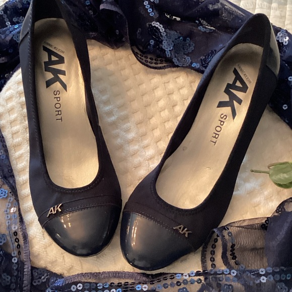 Anne Klein Shoes - Navy Blue ,vintage Anne Klein soft bottom heels